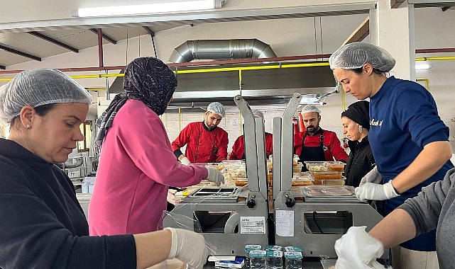 Menemen’in kazanlarında bereket ve dayanışma kaynıyor