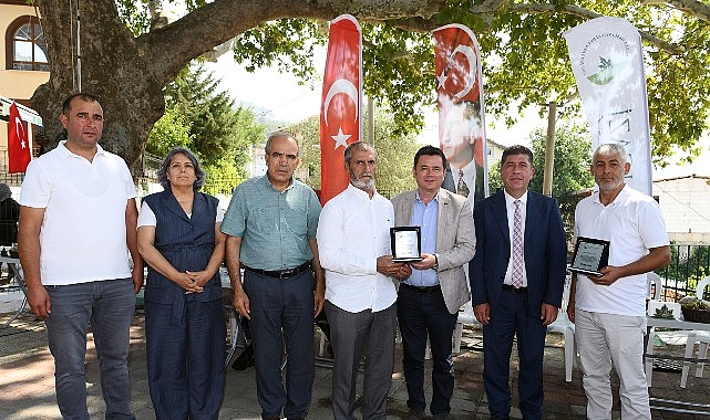 Osmangazi’nin gönüllü temizlik elçilerine teşekkür plaketi