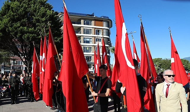 Edremit’te Cumhuriyet’in 102. Yılı Coşkuyla Kutlandı