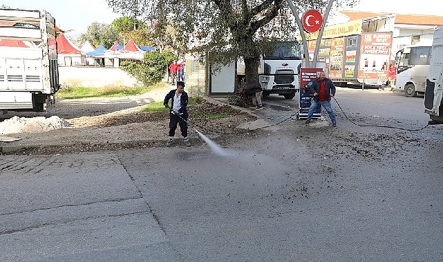 Menderes’te Caddeler Tertemiz