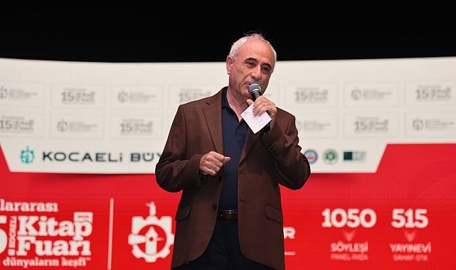 Nurullah Genç’ten Kocaeli Kitap Fuarı’nda hafızalara kazınan söyleşi;  “Bir taş attılar, dünya yerinden oynadı”