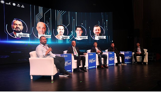 Bilişim Fuarı’nda sporun dijital dönüşümü konuşuldu