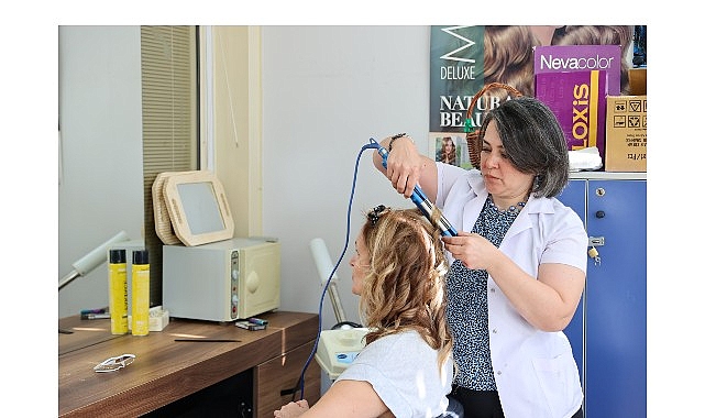 Buca Belediyesi’nin kursları kadınlara kariyer kapılarını açıyor