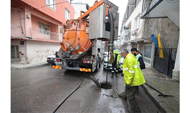 Ekipler 24 saat sahada