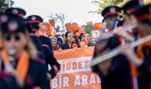 Kadına şiddete karşı “turuncu” yürüyüş