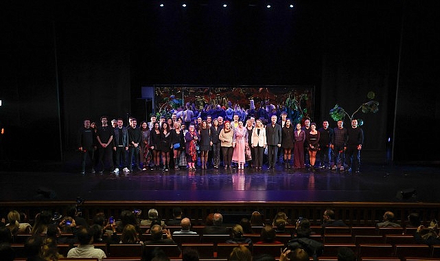 “Çirkin” Galasında Bakırköy Belediye Tiyatroları’ndan Unutulmaz Gece