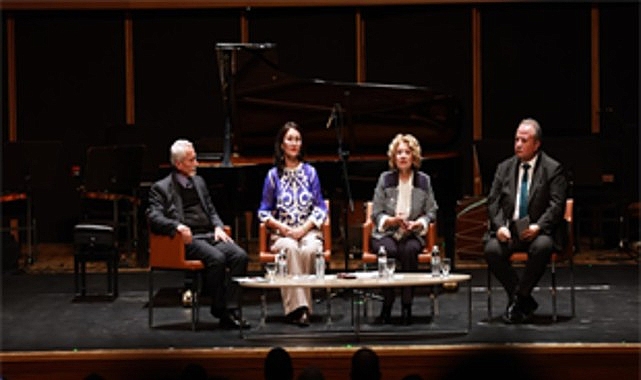 Dünya Türk Dili Ailesi Günü İzmir’de ilk kez düzenlendi