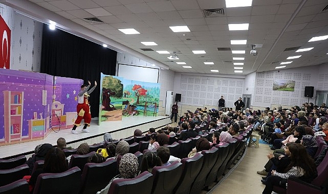 Kartepe’de Neşe ve Cesaret Dolu Tiyatro