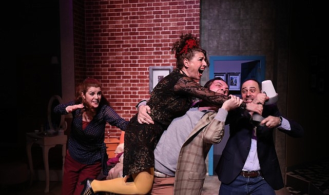 Şehrin Tiyatrosu “Yatak Odası Komedisi” Oyunuyla Ataşehir’de