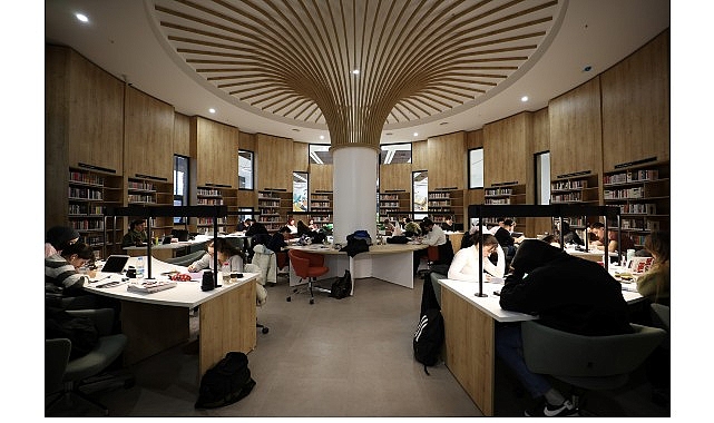 Alev Alatlı Kütüphanesi, gençlerin göz bebeği oldu