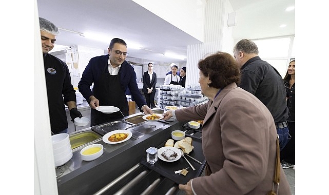 Balçova Belediyesi’nden İhtiyaç Sahiplerine Sıcak Yemek Desteği