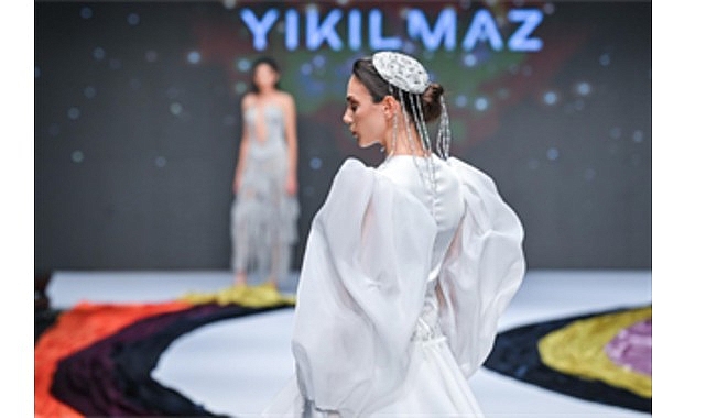 IF Wedding Fashion İzmir’de “Sessiz Asalet” podyuma taşındı