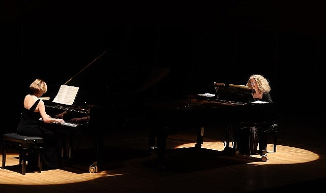 İki piyano, iki kültür: AASSM’de duygusal konser