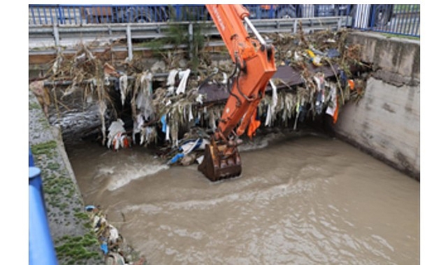 İzmir’de kuvvetli yağış alarmı: 1310 personel, 342 araç ve 200 pompa ile sahada