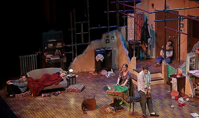 Masum Bir Kutlamadan Etik Bir Çöküşe: “Sevgili Yelena Sergeyevna”