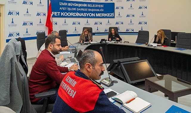 İzmir Büyükşehir Belediyesi’nden turuncu kod alarmı: Kriz masası devrede, tüm birimler sahada